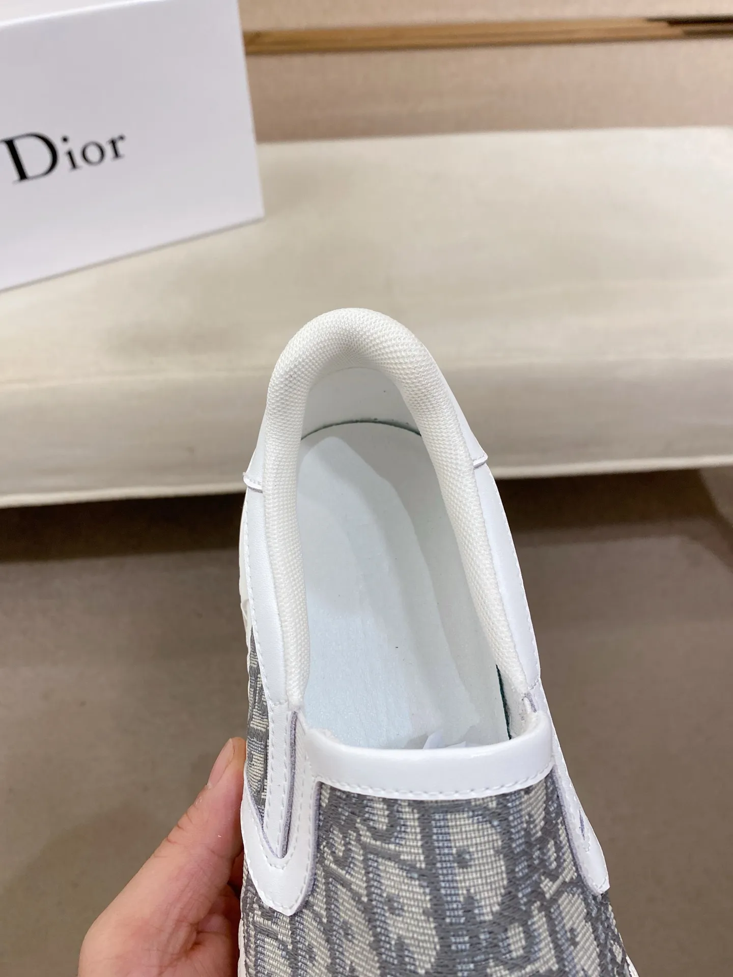 Men's shoes 380💰🇮🇹🇮🇹Dior d The new models are on sale at the same time at the counter. The uppers are imported from Italy, and the linings are all imported sheepskin. They are completely 1⃣️ to 1⃣️ replicas 🇮🇹💪💪, ⚠shoes Bottoms: Original soles are specially provided by the original factory. The exclusive movable molded soles are super comfortable. ⚠Original factory goods, 🔍🔍high quality. You can enter and leave the counter at will. Welcome to compare⚠. Code number:38-44